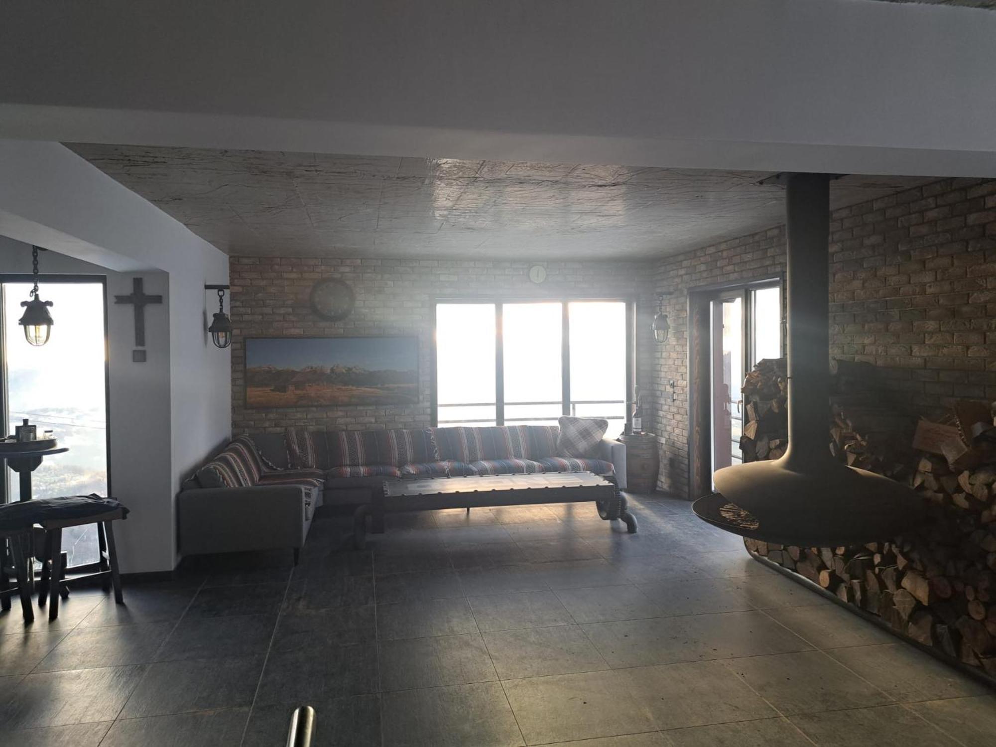 Ozone Lodge *