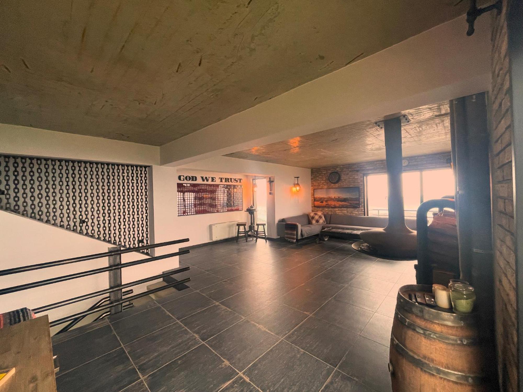 Ozone Lodge *