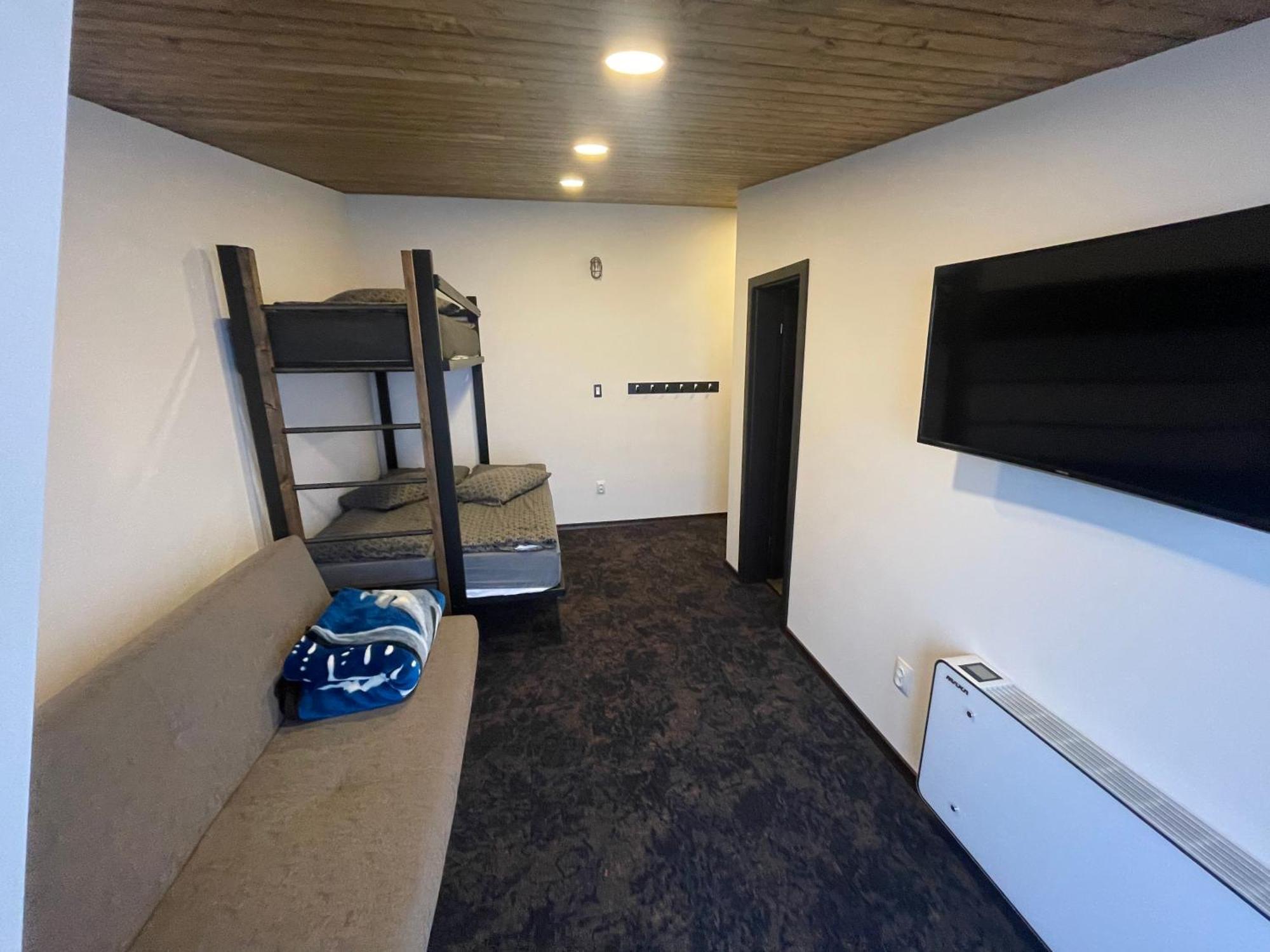 Ozone Lodge *