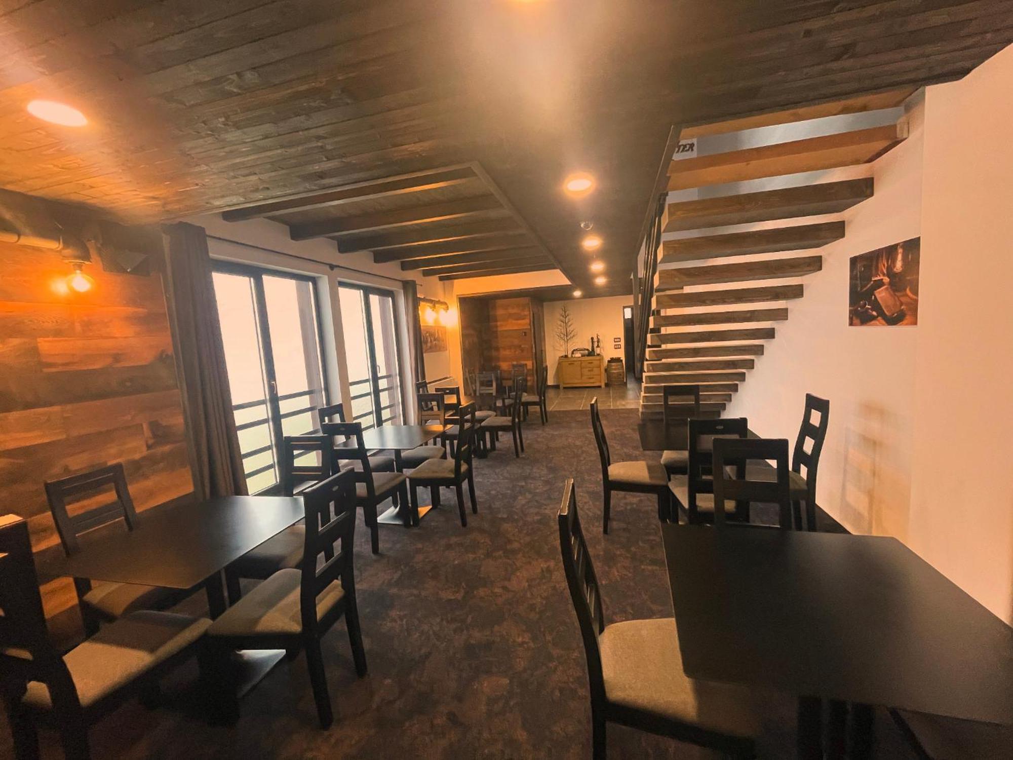 Ozone Lodge *