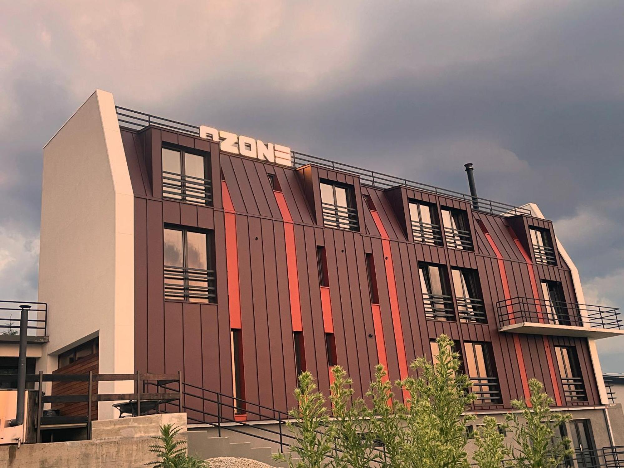Ozone Lodge *